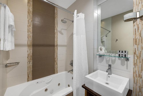 Condor Hotel Brooklyn - image 35