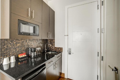 Condor Hotel Brooklyn - image 47