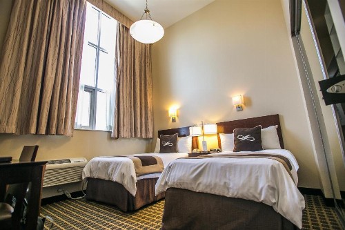 Pointe Plaza Hotel - image 11