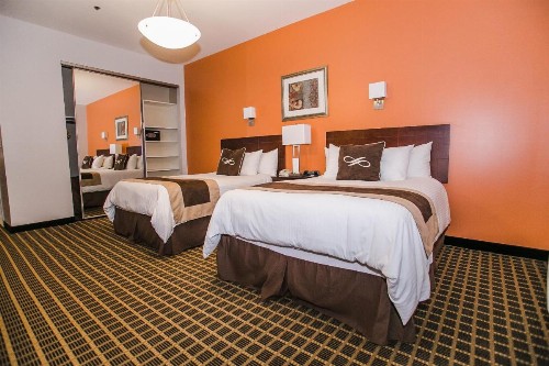 Pointe Plaza Hotel - image 16
