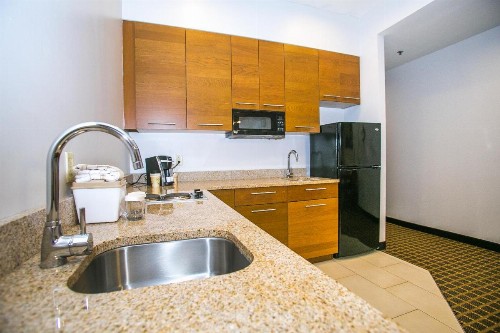 Pointe Plaza Hotel - image 21