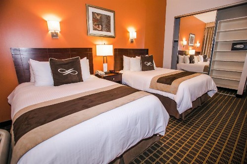 Pointe Plaza Hotel - image 22