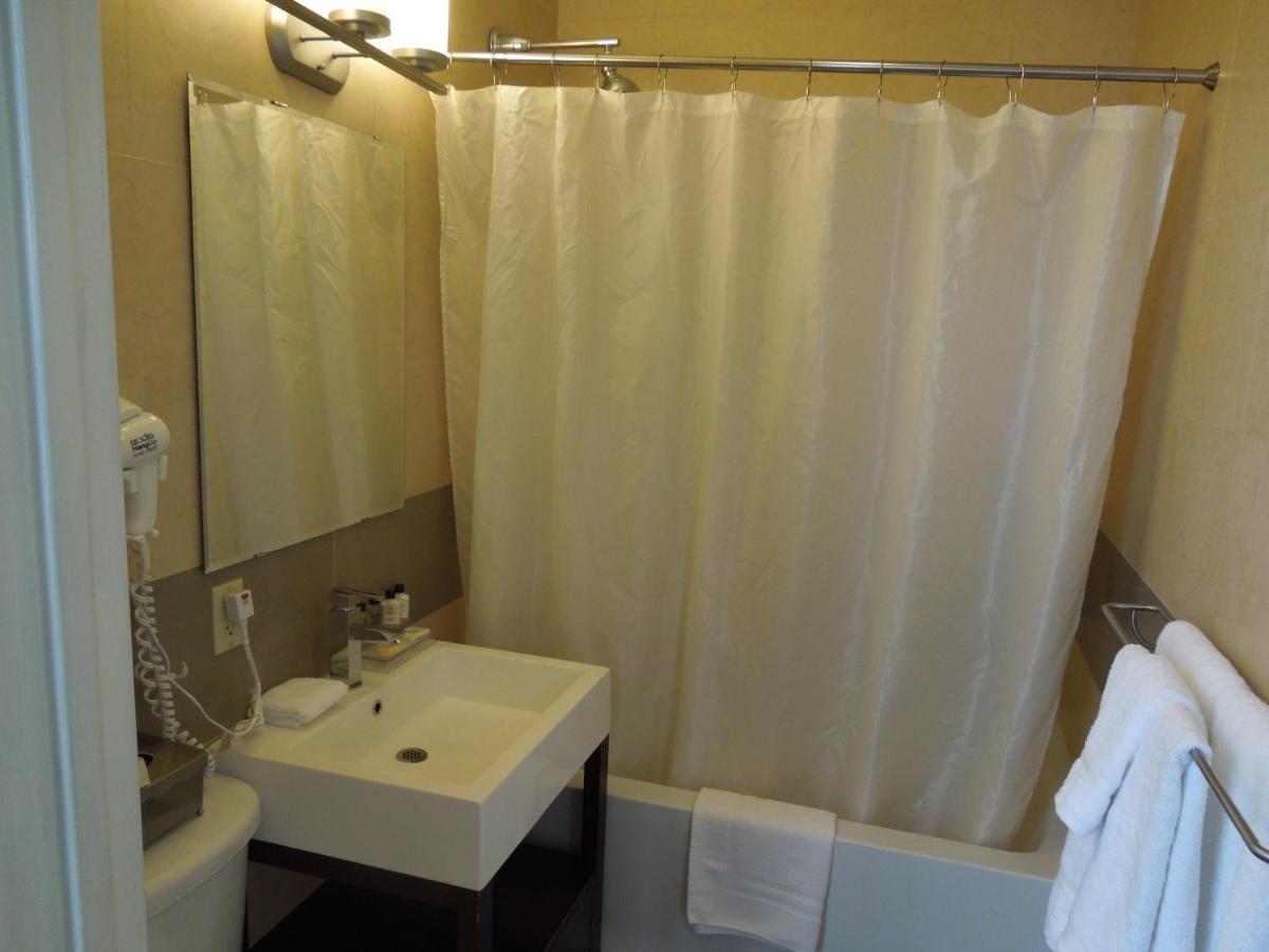 Pointe Plaza Hotel - image 3