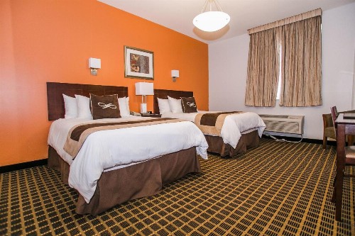 Pointe Plaza Hotel - image 7