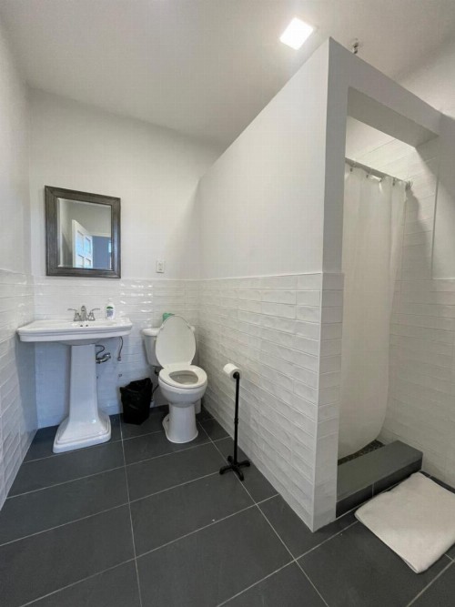 NY Moore Hostel - image 36
