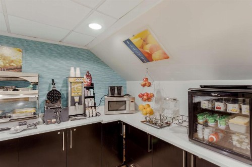 Best Western Plus Brooklyn Bay Hotel - image 17