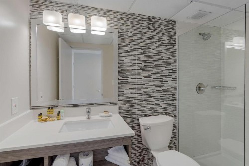 Best Western Plus Brooklyn Bay Hotel - image 18