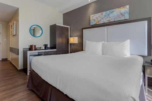 Best Western Plus Brooklyn Bay Hotel - image 2