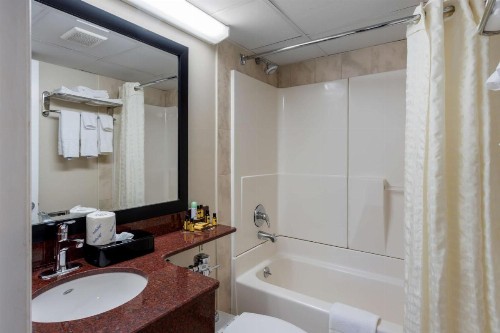 Best Western Plus Brooklyn Bay Hotel - image 29
