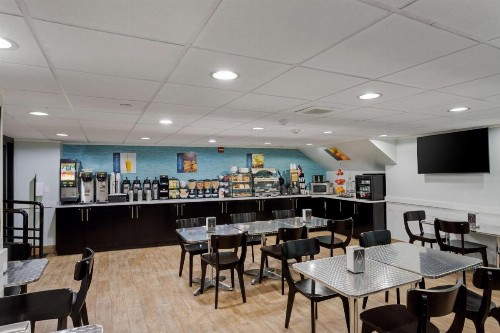 Best Western Plus Brooklyn Bay Hotel - image 3