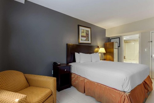 Best Western Plus Brooklyn Bay Hotel - image 32