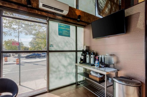 Best Western Plus Brooklyn Bay Hotel - image 7