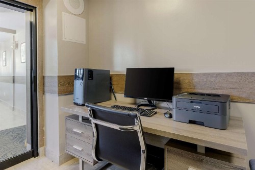 Best Western Plus Brooklyn Bay Hotel - image 8