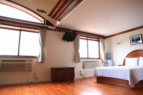 Phoenix Hotel - image 34