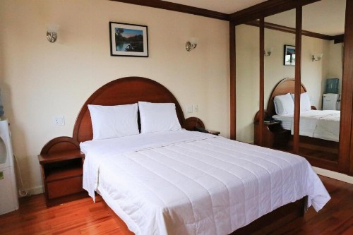 Phoenix Hotel - image 38