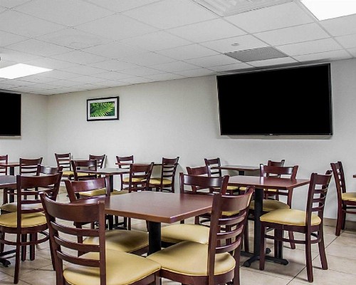 Days Inn by Wyndham Brooklyn Borough Park - image 10