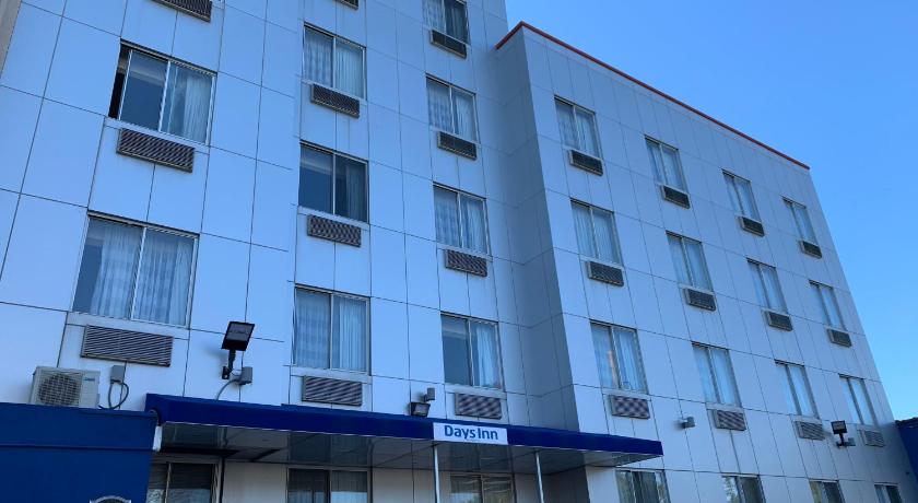 Days Inn by Wyndham Brooklyn Borough Park - image 2