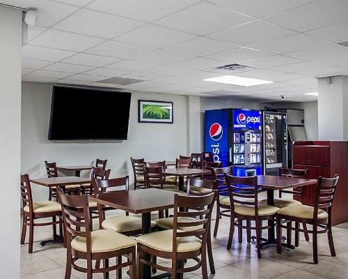Days Inn by Wyndham Brooklyn Borough Park - image 5