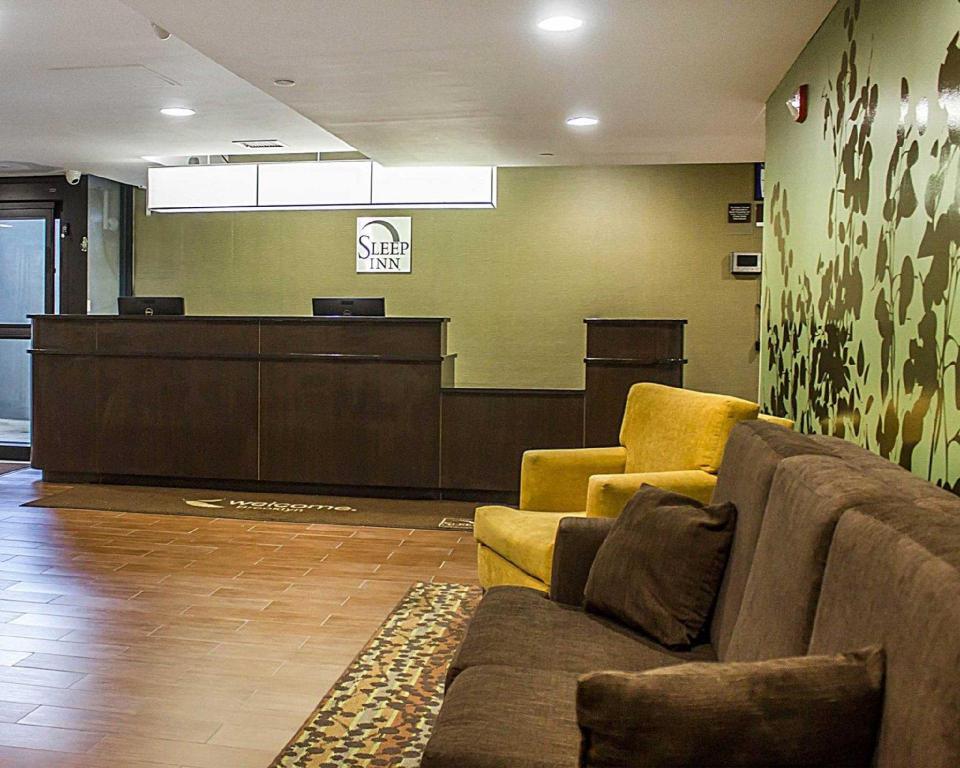 Days Inn by Wyndham Brooklyn Borough Park - image 6