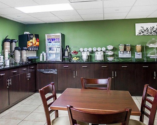 Days Inn by Wyndham Brooklyn Borough Park - image 9