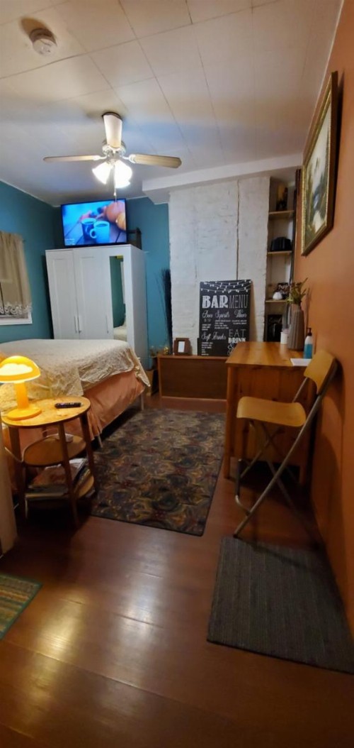 Tulsi's Cozy Studio