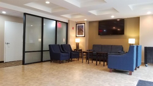 Days Inn by Wyndham Brooklyn Marine Park - image 2