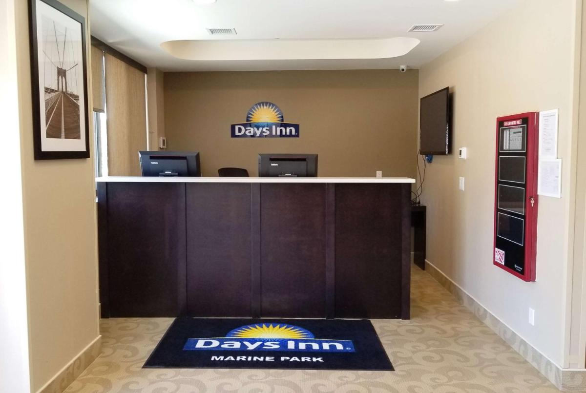 Days Inn by Wyndham Brooklyn Marine Park - image 4