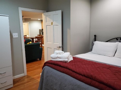 Cozy Retreat on Atlantic Ave - image 1