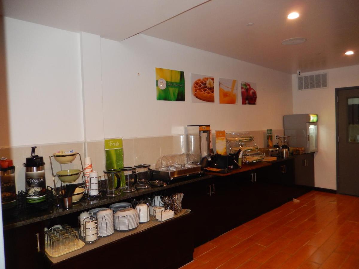 Quality Inn near Sunset Park - image 3