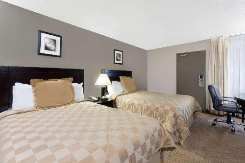 Super 8 by Wyndham Brook Park/Cleveland - image 10
