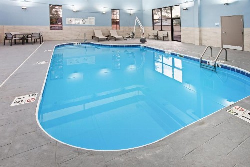 Holiday Inn Express Brookpark-Cleveland Airport Hotel - image 12