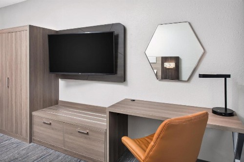 Holiday Inn Express Brookpark-Cleveland Airport Hotel - image 13