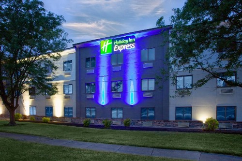 Holiday Inn Express Brookpark-Cleveland Airport Hotel - image 14