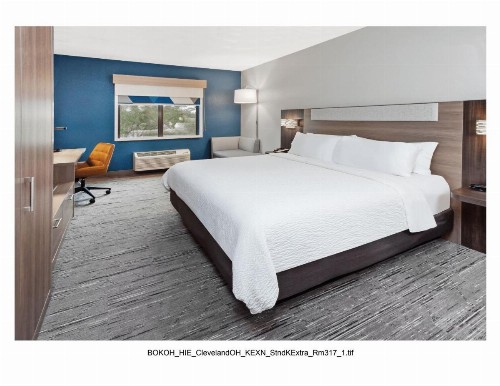 Holiday Inn Express Brookpark-Cleveland Airport Hotel - image 2