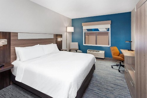 Holiday Inn Express Brookpark-Cleveland Airport Hotel - image 26