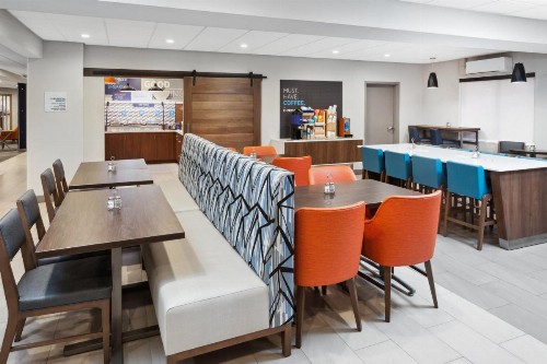 Holiday Inn Express Brookpark-Cleveland Airport Hotel - image 27