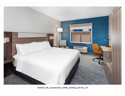 Holiday Inn Express Brookpark-Cleveland Airport Hotel - image 3