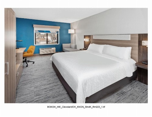 Holiday Inn Express Brookpark-Cleveland Airport Hotel - image 4