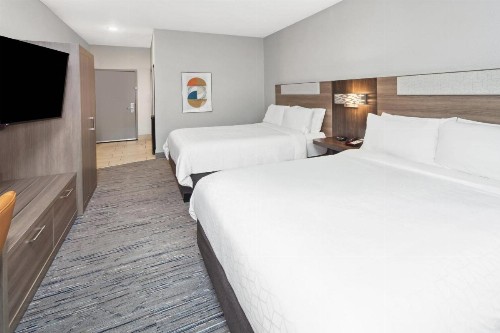 Holiday Inn Express Brookpark-Cleveland Airport Hotel - image 40