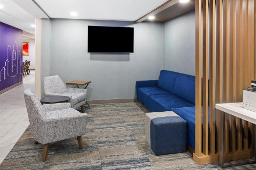 Holiday Inn Express Brookpark-Cleveland Airport Hotel - image 41