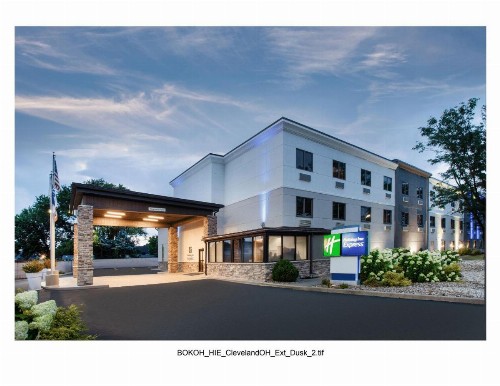 Holiday Inn Express Brookpark-Cleveland Airport Hotel - image 8