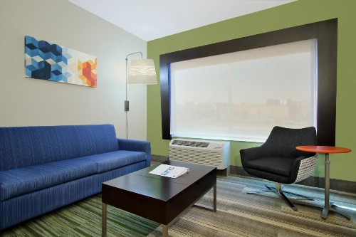 Holiday Inn Express & Suites - Brookshire - Katy Freeway - image 6