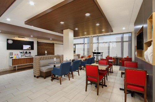 Holiday Inn Express & Suites - Brookshire - Katy Freeway - image 8