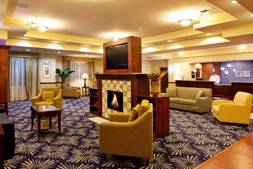 Holiday Inn Express Hotel & Suites Brooksville-I-75 an IHG Hotel - image 2