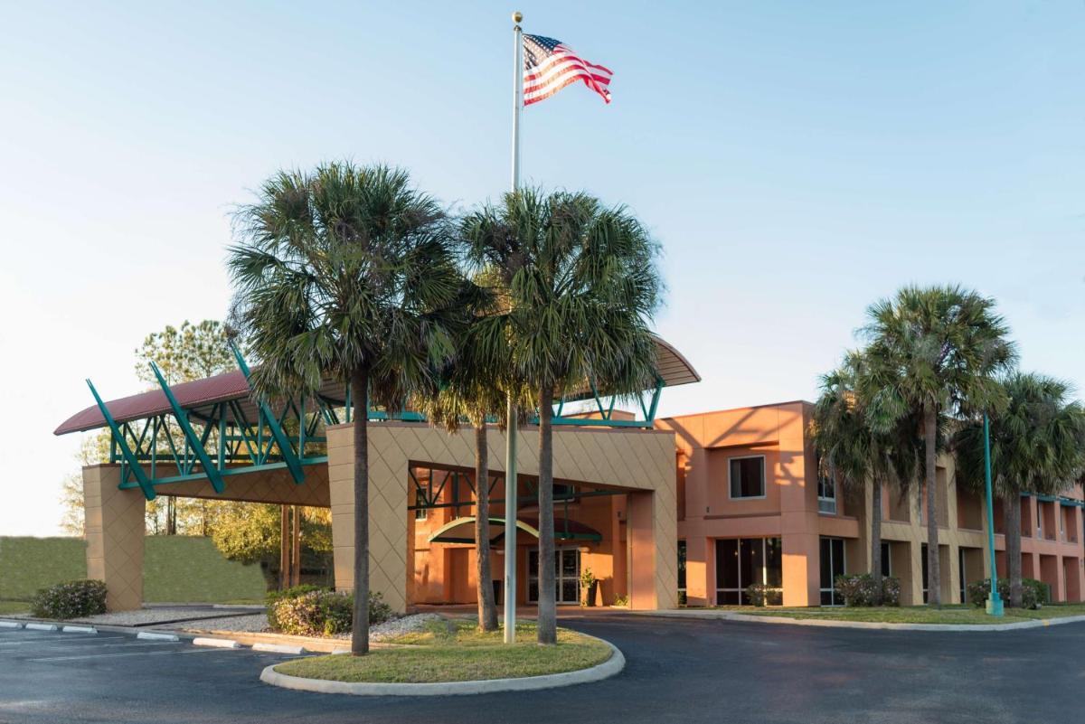 Hampton Inn Brooksville Dade City - main image