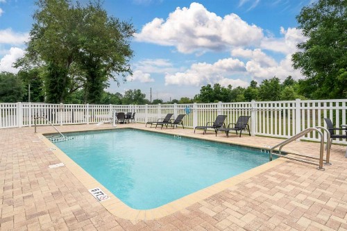Microtel Inn & Suites by Wyndham Brooksville - image 14