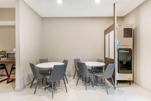 Microtel Inn & Suites by Wyndham Brooksville - image 19