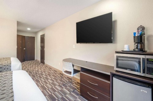 Microtel Inn & Suites by Wyndham Brooksville - image 23