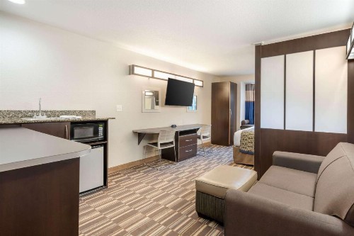 Microtel Inn & Suites by Wyndham Brooksville - image 27