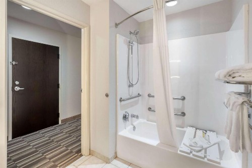 Microtel Inn & Suites by Wyndham Brooksville - image 28